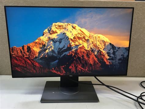 Monitor Dell U2417h 24” Ultra Sharp Infinity Edge Display Appears To