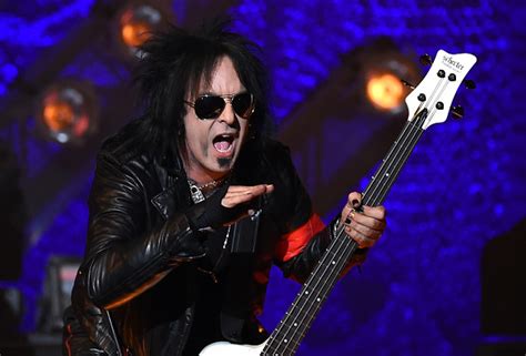 mötley crüe s nikki sixx says pearl jam is one of the most boring bands in the world