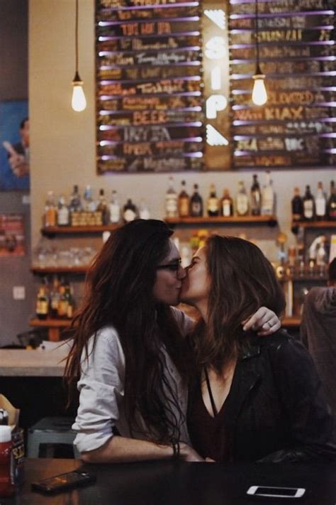 Hair Lovescenehair Cute Lesbian Couples Lesbian Love Romantic Couples Lesbians Kissing