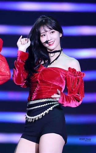 10 Times TWICE Momo's Stage Outfits Made Us Scream "Step On Me!" - Koreaboo Картинка - 10 Times TWICE Momo's Stage Outfits Made Us Scream "Step On Me!" - Koreaboo