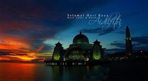 Ramadan candle lantern falling down hanging on string green background. Hari Raya Puasa Selamat Aidilfitri Malaysian 2021 Wishes ...