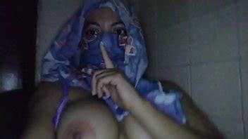 Hd Real Arab Milf In Hijab Mom Masturbates While Husband In Other Room Real Hijab Mom Squirting