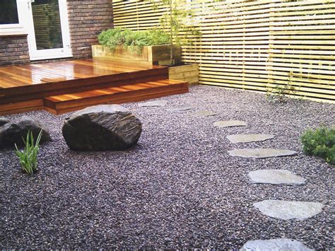 They are perfect for complimenting a mediterranean style garden bursting with green plants. Plum Slate Chippings 20mm | Slates 4 you