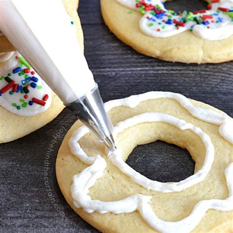 The consistency of the icing is key to decorating cookies successfully. How to Decorate Cookies Like a Pro With Canned Frosting ...