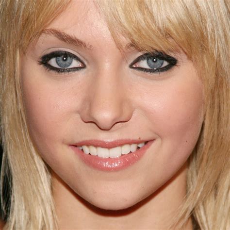 Taylor Momsen Makeup Black Eyeshadow Gold Eyeshadow And Pink Lipstick