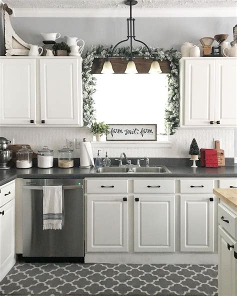 Many people are at a loss for how to decorate above their kitchen cabinets. Farmhouse Christmas kitchen white kitchen | Farmhouse ...