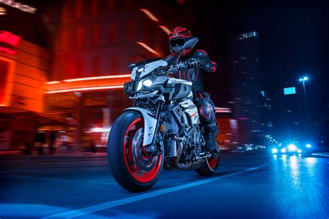 2545 นิตยสาร ฟาร์อิสเทิร์นอีโคโนมิกรีวิว ลงบทความว่า พระองค์ทรงมีความสัมพันธ์แนบแน่นกับพันตำรวจโท ทักษิณ. 2020 Yamaha MT-10 Guide • Total Motorcycle