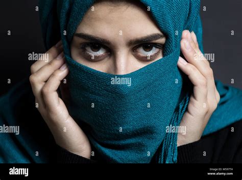 Arabian Woman Model Fotos Und Bildmaterial In Hoher Auflösung Alamy