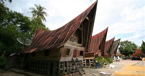 Wisata Budaya Sumatera Utara Desa Tomok Pintu Timur Surga Samosir