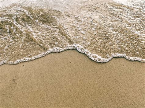 download wallpaper 1600x1200 beach sand tide coast standard 4 3 hd background