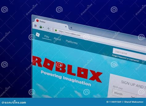 ryazan rusia 16 de abril de 2018 homepage del sitio web de roblox en la exhibición de la pc