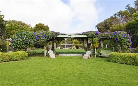 Home And Garden Julia Robertss New Malibu Home Is Surprisingly Modest