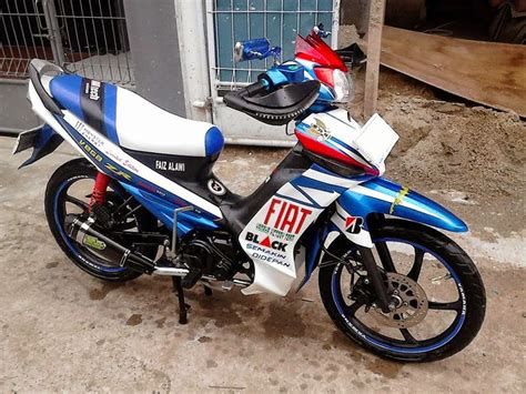 Stiker motor yamaha vega zr dengan tema simple grafis dc dengan warna hijau ungu dan pink membuat penampilan motor anda makin keren dan stiker motor decal yamaha yz 85 spesialis race type 3. Modifikasi Motor Yamaha Vega ZR Keren Terbaru - Otomotiva
