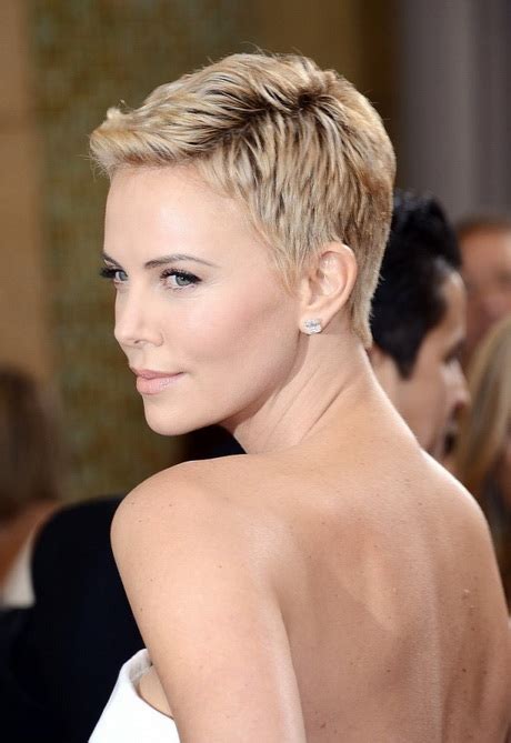 Best Short Haircuts For Women Over 40