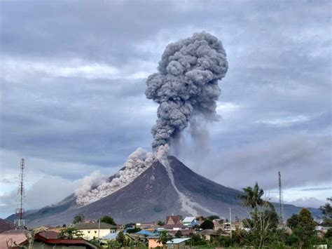 Watch Incredible Video Of Indonesias Mount Merapi Volcano Erupting Orissapost
