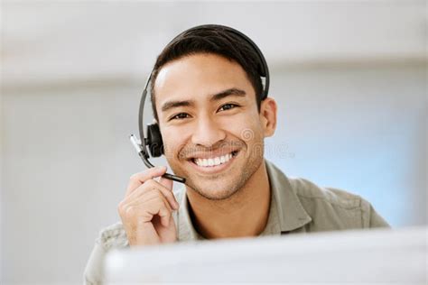Smiling Friendly Call Center Agent With Headset For Online Consulting