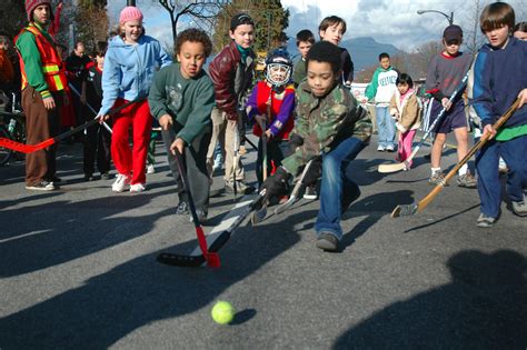 Filechildren Playing Road Hockey In Vancouver Wikipedia