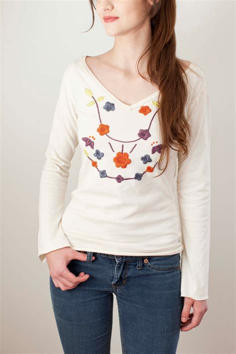 Use our easy to follow videos to brush up your skills and learn how to become an embroider. DIY EMBROIDERED FLOWERS V-NECK T-SHIRT - Alabama Chanin ...