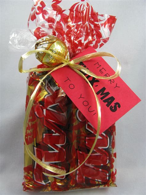 Learn here how to pronounce it perfectly! 2 Twix bars are wrapped up with a Lindor mint and a tag ...