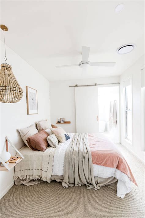 From the right entrance table to glamorous decor. 40 Beach Themed Bedrooms to Take You Away