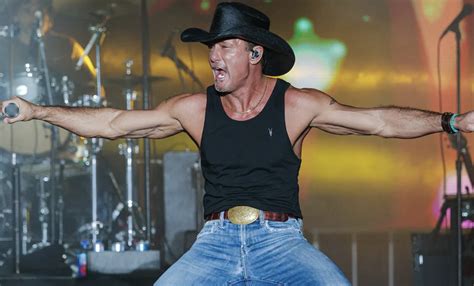 country star tim mcgraw takes a tumble at his concert and falls into fans fan fest news