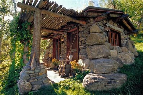 Rock And Log Hideaway Stone Cottages Stone Houses Rock Houses Tiny