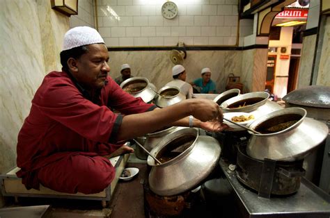 8 Best Iconic Indian Restaurants in Delhi for All Budgets