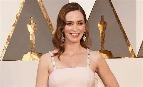 Emily Blunt Shows Off Tiny Baby Bump At Oscars Oscars