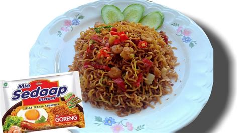 Nikmatnya udang goreng tepung yang disajikan dengan saus mayones membuat anda tidak boleh melewatkan menu satu ini. Cara Membuat Mie Goreng special || Mie Goreng instan SEDAP - YouTube
