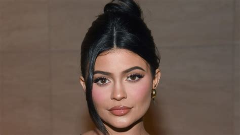 Kylie Jenners New Drivers License Photo Is Extremely Glamorous — See