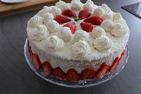 Maybe you would like to learn more about one of these? Erdbeer-Kokos-Torte | Sallys-Blog