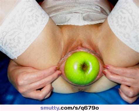 Apple Fruit Stretched Stretchedpussy Stretchedcunt Pussy Food Filledpussy Insertion