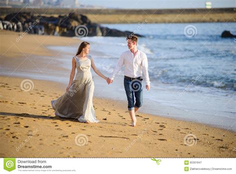 Beach Couple Walking On Romantic Travel Honeymoon Stock Image Image