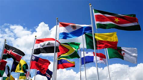 Venezuela tiene un diseño de bandera única. Las banderas de Sudamérica: significado y capital de cada país