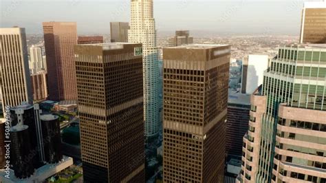Video „cinematic Urban Aerial Time Lapse Of Downtown Los Angeles