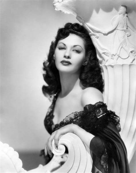 Yvonne De Carlo Yvonne De Carlo Hollywood Glam 1940s Hairstyles