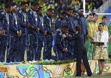 Fijian Rugby Gold Medallists Kneel Respectfully For Princess Anne Rugby Rugby Players
