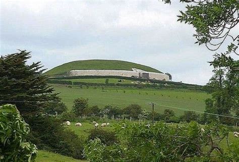 Newgrange A Neolithic Passage Tomb In Ireland Tomb Ireland Stonehenge