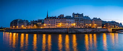 Photothèque Arnaud Frich Quai Aux Fleurs Ile De La Cité Paris