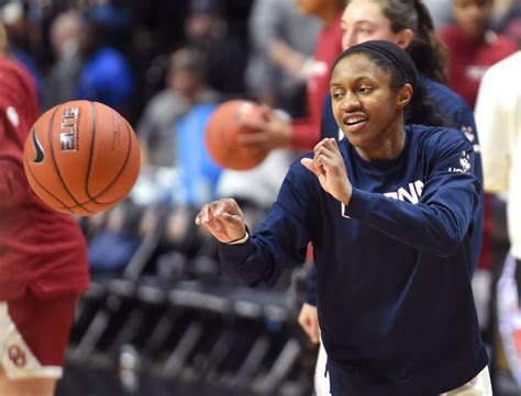 Uconns Crystal Dangerfield Projected To Be Taken Fifth By Phoenix In Ap Wnba Mock Draft