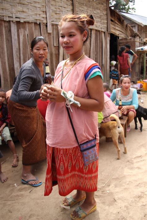 La B Lizi Re Au Village De Ban Bor Au Laos