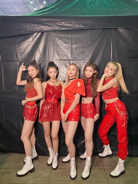 Itzy On Twitter Itzy Stage Outfits Outfits