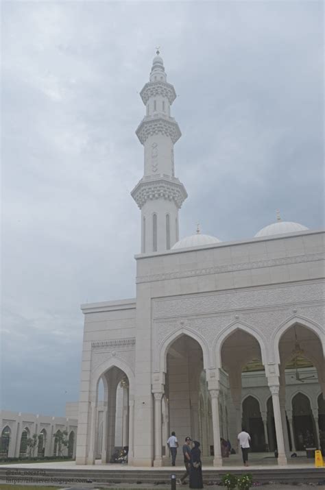 Oakland commercial centre 2.5 km. love touch ~ zila forever: Cantiknya masjid Sri Sendayan
