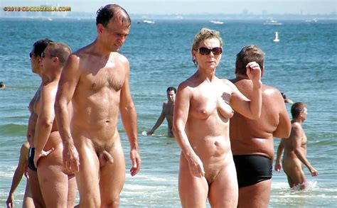 Couples Walking On The Beach 63 Immagini XHamster Com