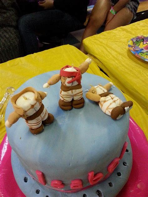 Вторжение гигантов / атака титанов / attack on titan / shingeki no kyojin. Kaaren's Kakes: Attack on Titan Cake