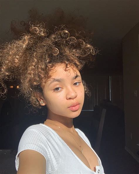 Brit Sur Instagram 🧚🏽 Curly Girl Hairstyles Curly Hair Styles Naturally Cute Curly Hairstyles