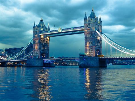 Tower Bridge In London London England Zugbrücke Und Hängebrücke