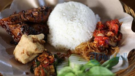 Cara membuat sambal cibiuk khas garut atau sunda. Sambal Korek Ayam Penyet Surabaya, Pedasnya Cetar, Bikin ...