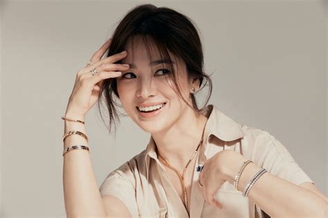 She's the ond who's being. Song Hye Kyo Talks About Her Personal Style And Offers ...