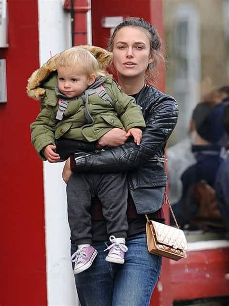 Keira Knightley With Her Little Edie In London 2102016 Keira Knightley Keira Knightley